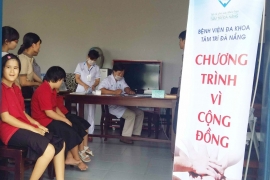 Khám răng và mắt miễn phí cho trẻ em  Trung tâm nuôi dạy trẻ khuyết tật huyện Điện Bàn