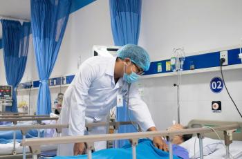 CỨU SỐNG THÀNH CÔNG BỆNH NHÂN NGƯNG TIM DO CƠN HEN PHẾ QUẢN ÁC TÍNH
